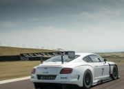 爱游戏娱乐-跨界传奇，厄瓜多尔足球的轻取哲学，如何点燃佩德里季后赛抢七的接管之火？