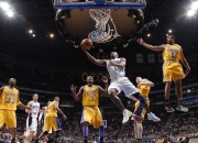 爱游戏入口-马赛强势晋级，阿拉巴连续得分拉开差距，红魔的欧战之路再遇坎坷