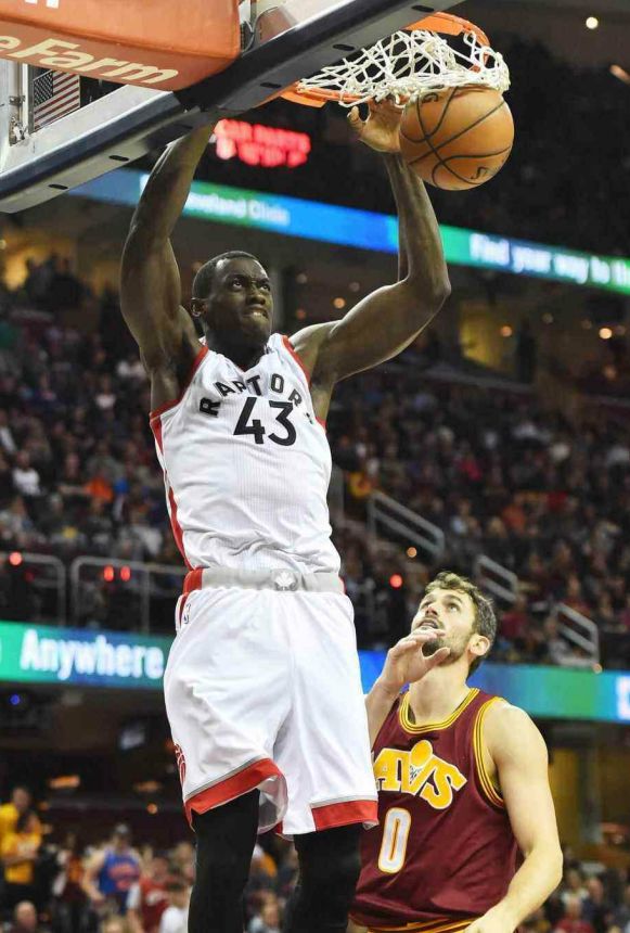 猛龙横扫江苏队，浓眉哥扛起全队