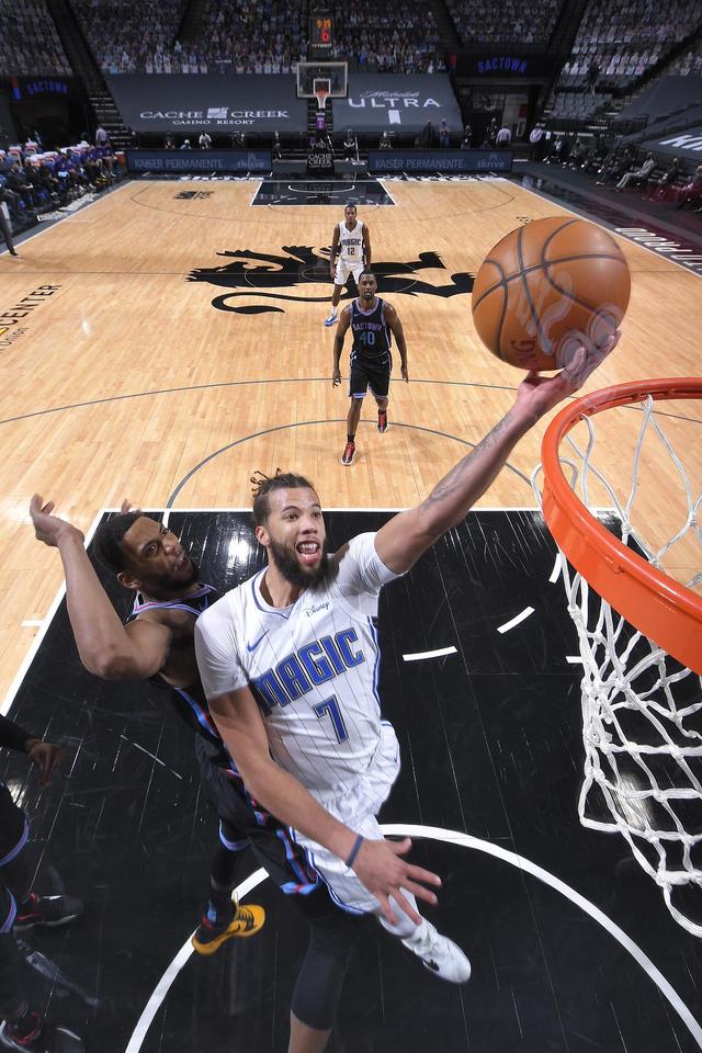 江苏队完胜国王，武切维奇点燃赛场