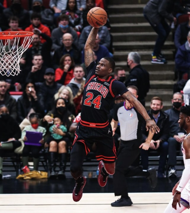 江苏队完胜国王，武切维奇点燃赛场