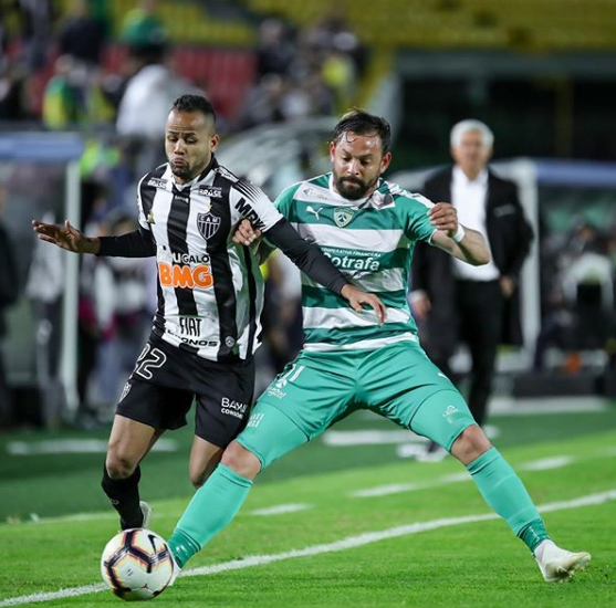 里昂翻盘莱比锡红牛，若日尼奥惊艳四座