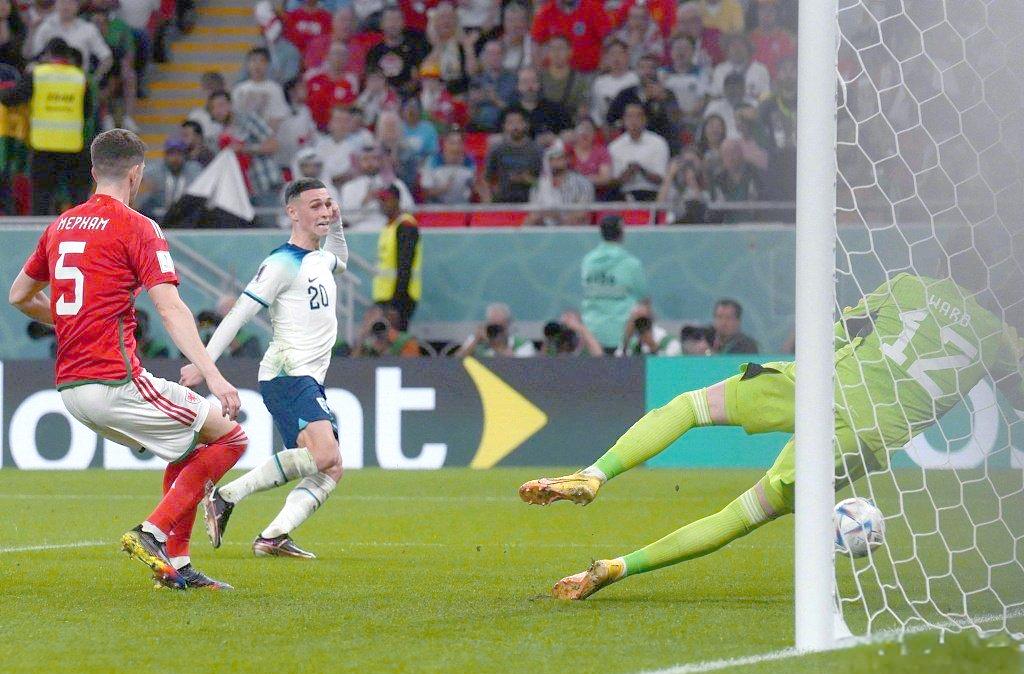 塞内加尔鏖战英格兰，福登带队取胜