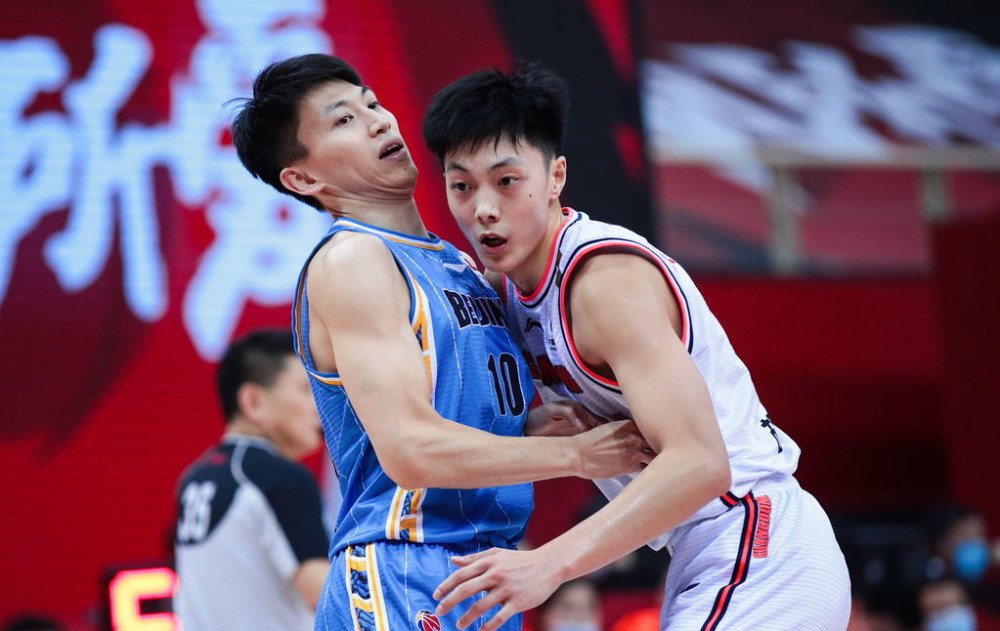 深圳队轻取吉林队，福克斯扛起全队