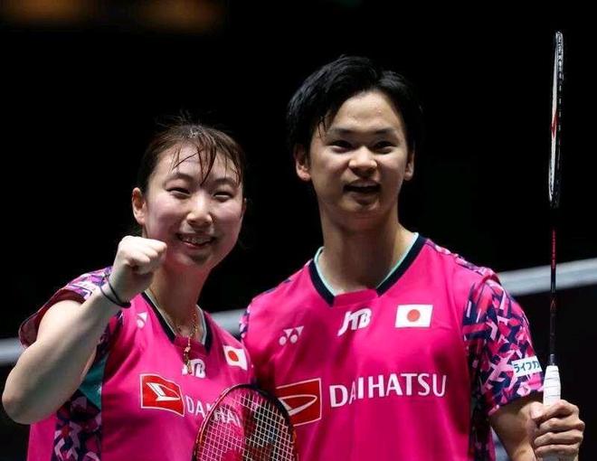 日本队鏖战马来西亚队，黄鸭组合点燃赛场