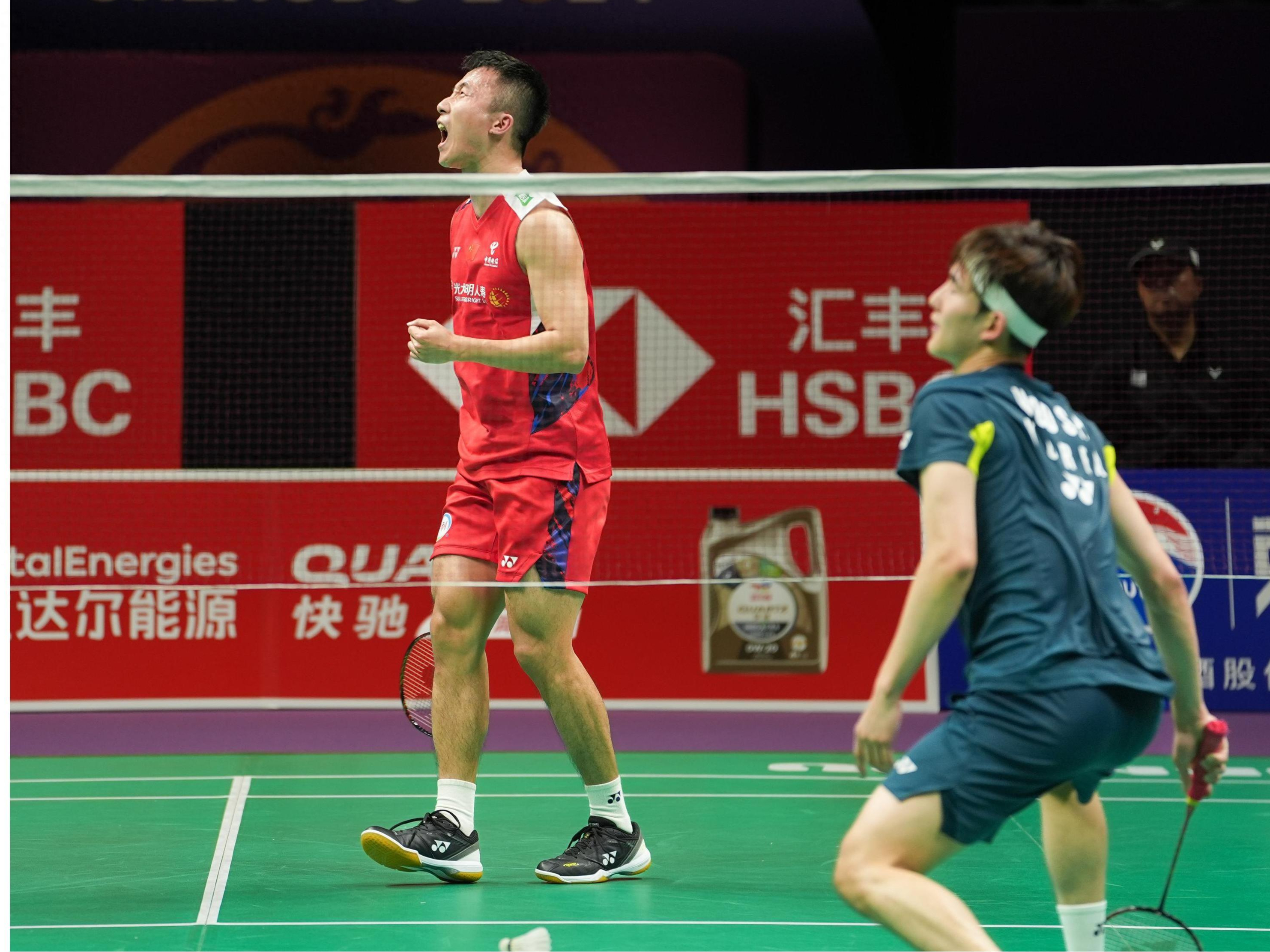 英格兰羽毛球队鏖战日本羽毛球队,谌龙送出助攻 英格兰羽毛球队鏖战日本羽毛球队,谌龙送出助攻