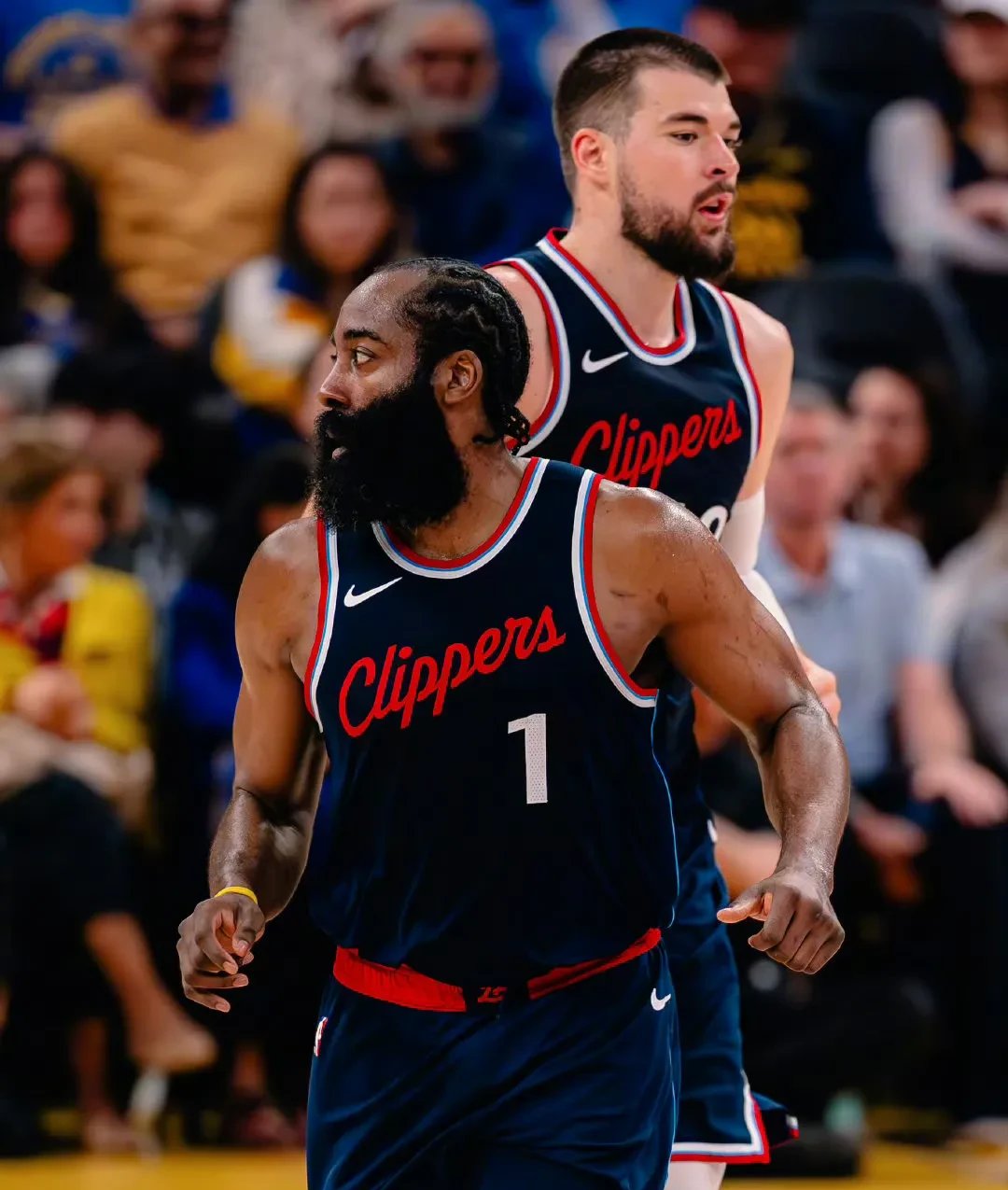 青岛队逆转湖人,哈登统治全场 青岛队逆转湖人,哈登统治全场