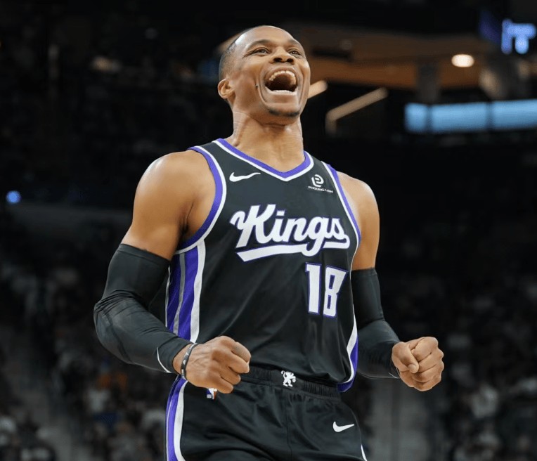 猛龙逆转快船,戈贝尔带队取胜 猛龙逆转快船,戈贝尔带队取胜