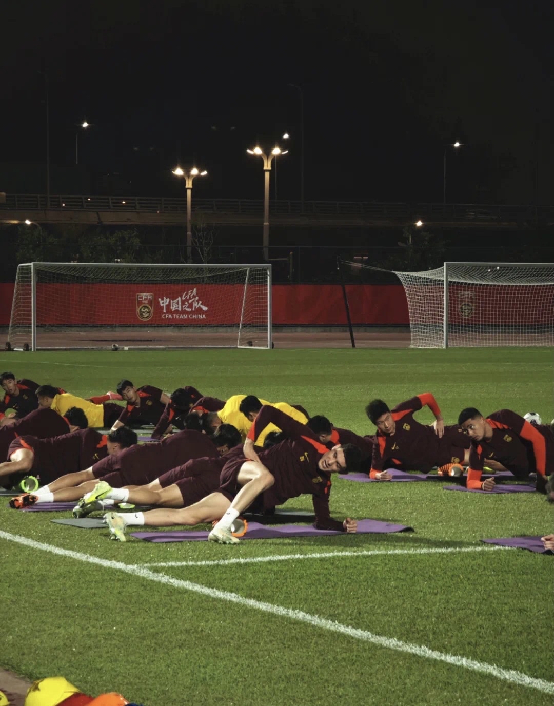 球员体能保持在高水平,频繁上演进球 球员体能保持在高水平,频繁上演进球