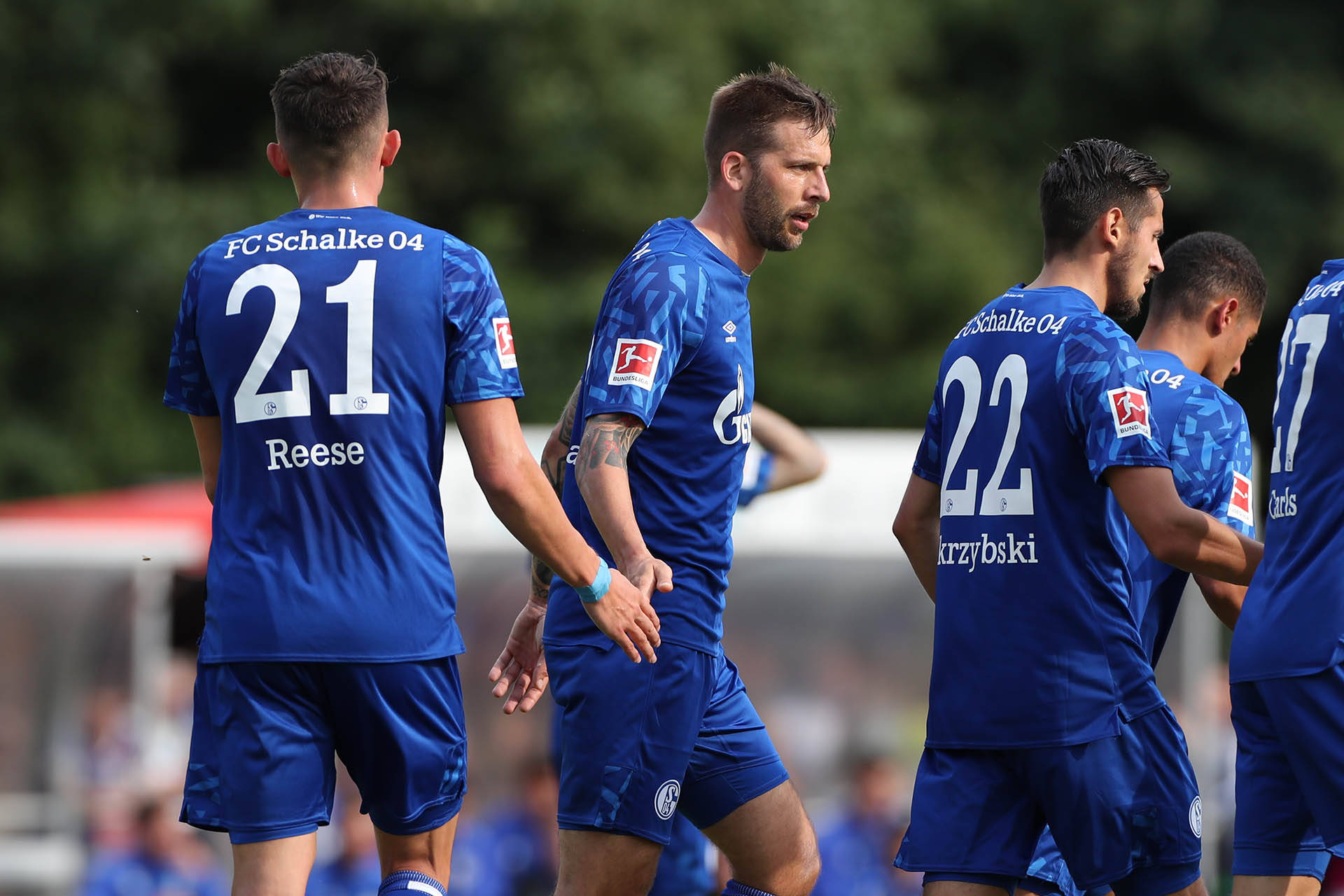 沙尔克客场不敌对手,惜败收场 沙尔克客场不敌对手,惜败收场