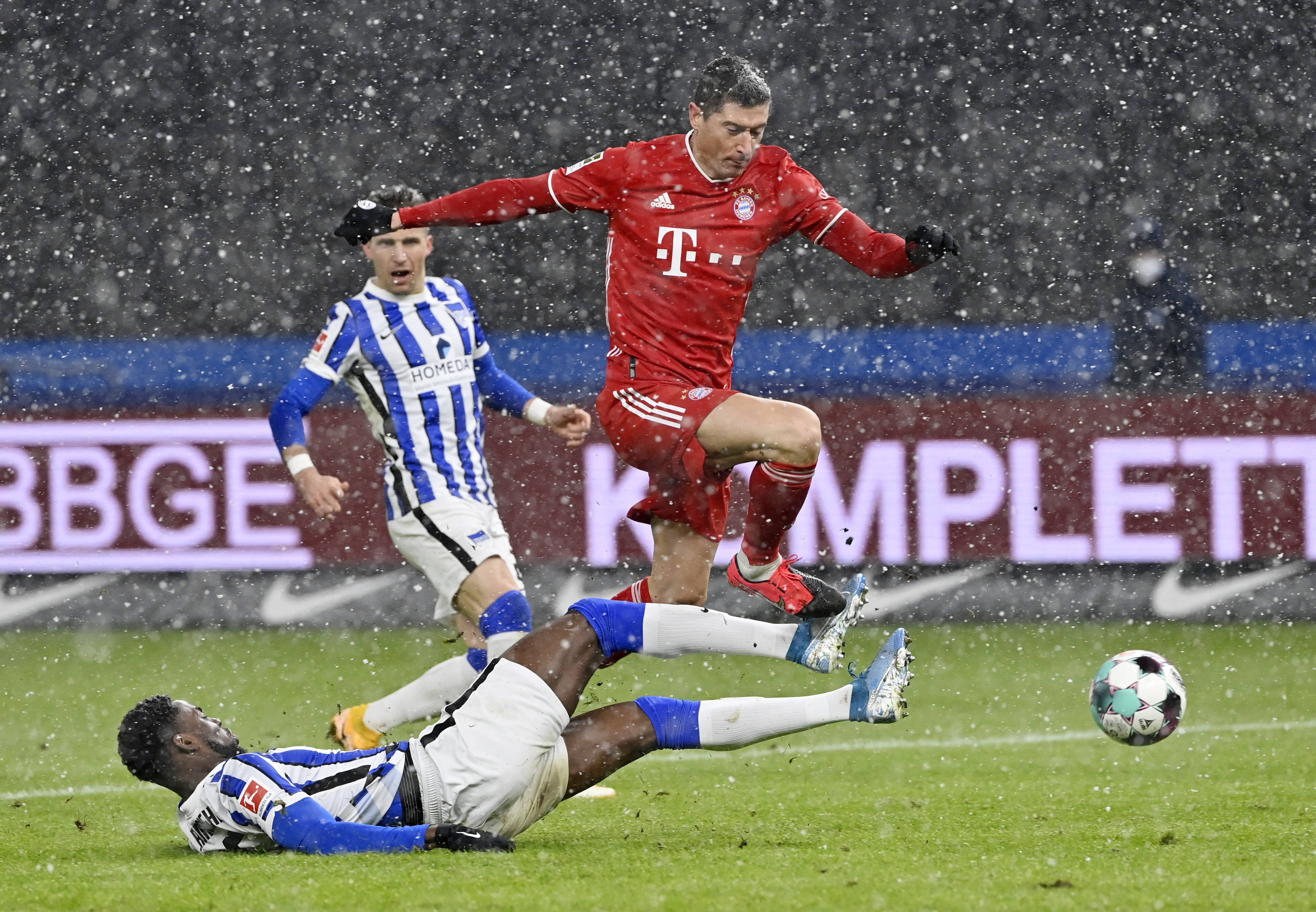 联赛将决赛:拜仁对抗曼联,激情对决共试刺激 联赛将决赛:拜仁对抗曼联,激情对决共试刺激