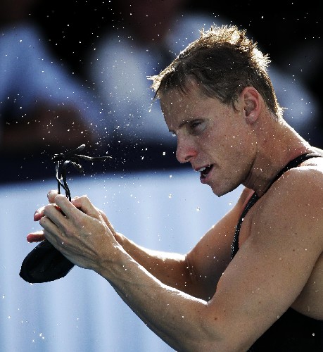 北马其顿游泳选手实现突破！夺得银牌