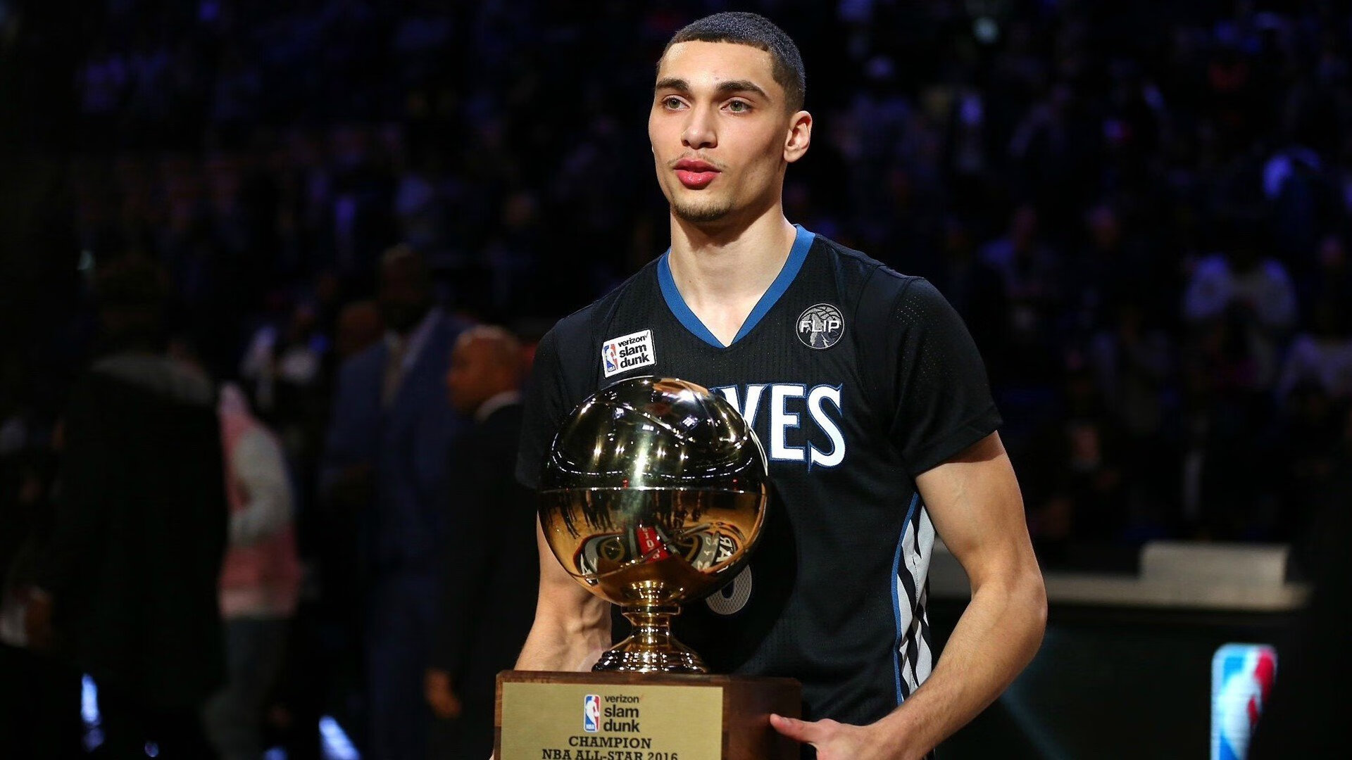 火箭淘汰赛过关鹈鹕,英超争冠焦点战,竞技之夜的激情交响