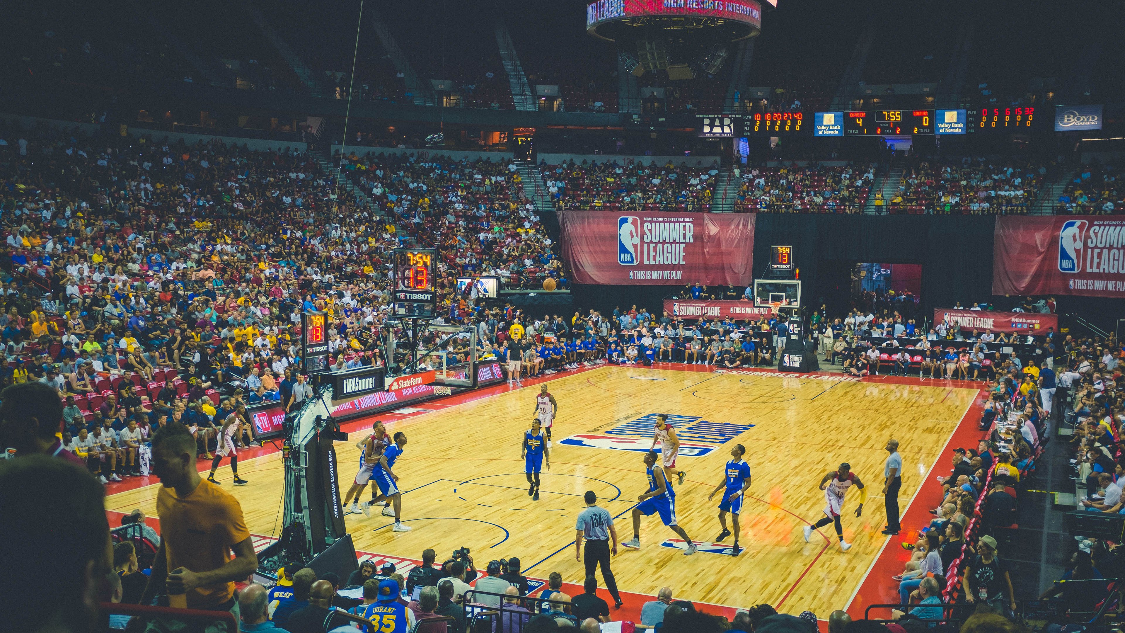 当明尼苏达的雪遇上费城的风，爱德华兹如何用唯一性改写剧本