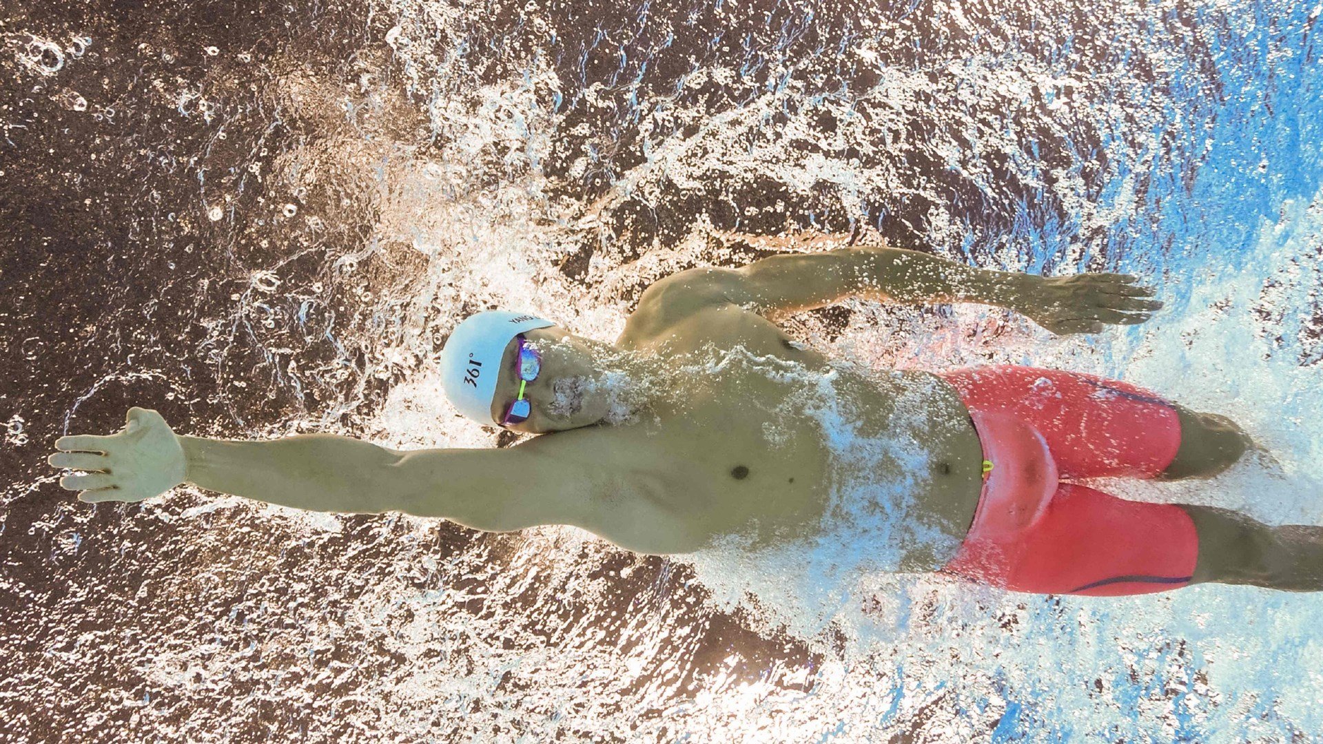 绿茵与赛道，奥纳纳的双重奏—阿森纳全面压制曼联，F1新赛季揭幕战见证新王